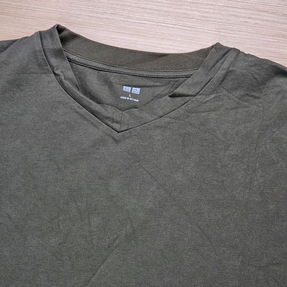 Uniqlo V-Neck T-Shirt Men L Green Short Sleeve‎ 100% Cotton Casual 455364